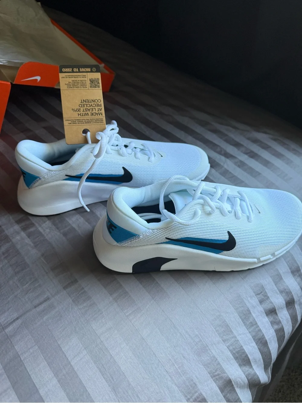 Nike Flex Trainers with Black Swoosh & Blue Accent - Picture 4 of 5